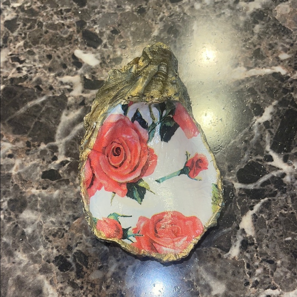 Decorative Oyster Shell with Roses